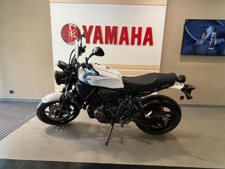 Yamaha XSR 700 blanca 2022 1