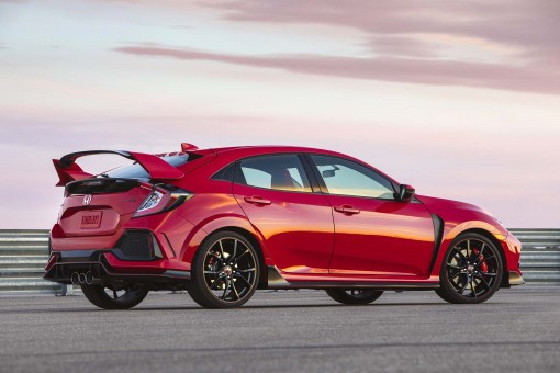 2017 Honda Civic Type R rear three quarter 02 2