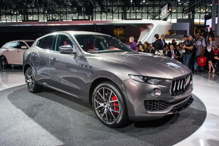 2017 Maserati Levante exterior 002