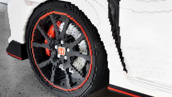 698-life-size-honda-civic-type-r-lego-600x338