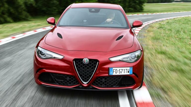 img eortiz 20160909 162822 imagenes lv terceros 160512 alfa romeo giulia quadrifoglio 01b kyBI U41219723942q6E 992x558@LaVanguardia Web