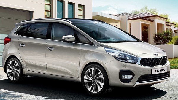 KIA Carens 2017. Imagen frontal