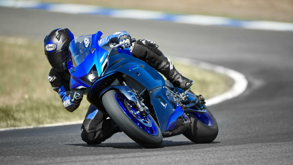 YAMAHA R7