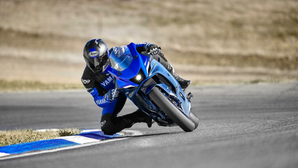 YAMAHA R7