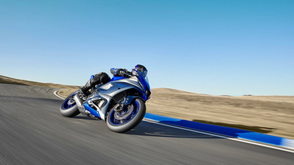 YAMAHA R7