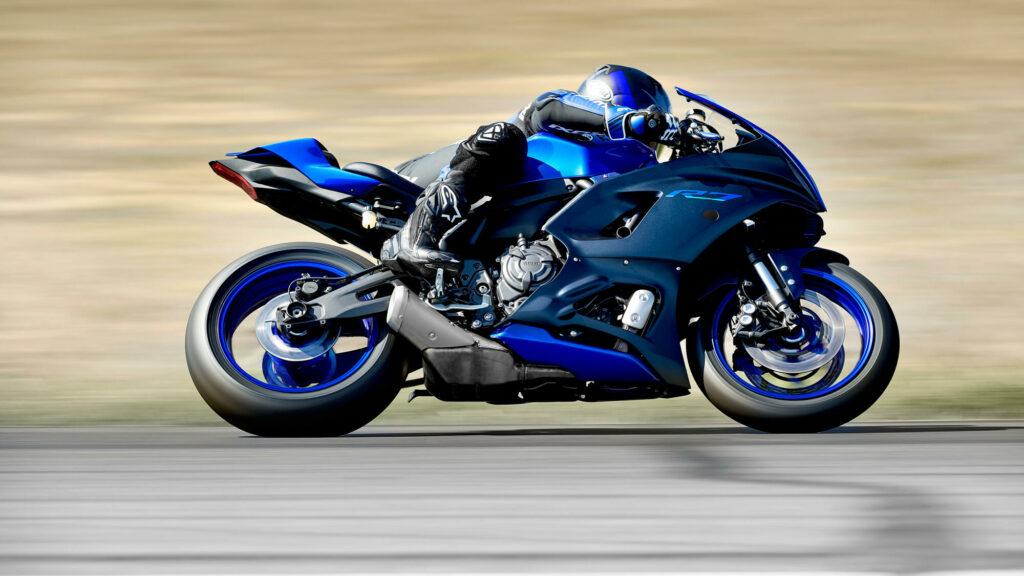 YAMAHA R7
