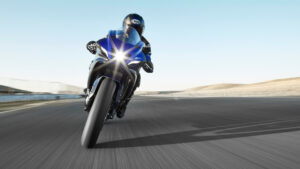 YAMAHA R7