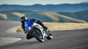 YAMAHA R7