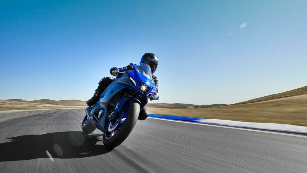 YAMAHA R7