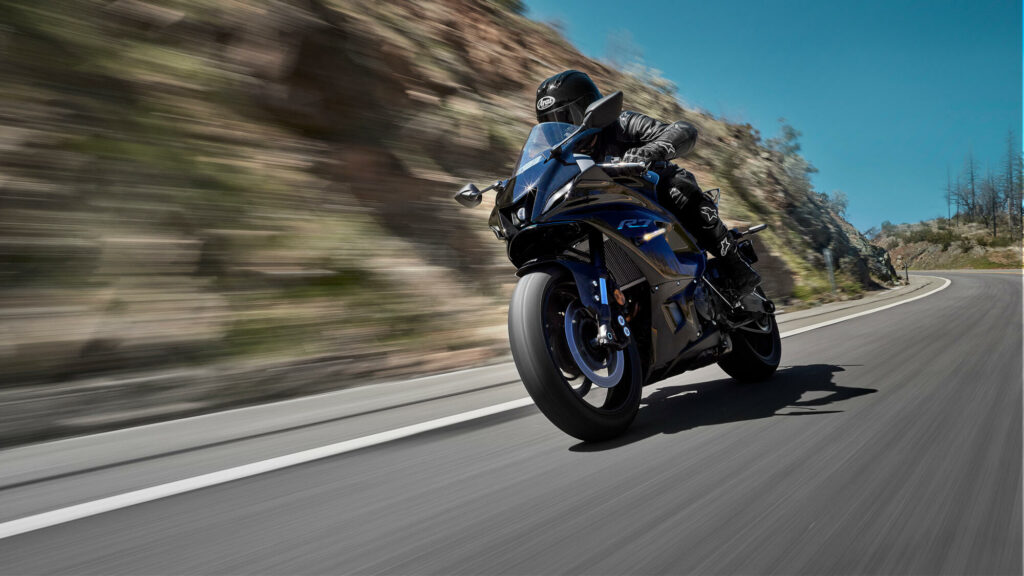 YAMAHA R7
