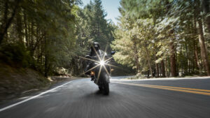 YAMAHA R7