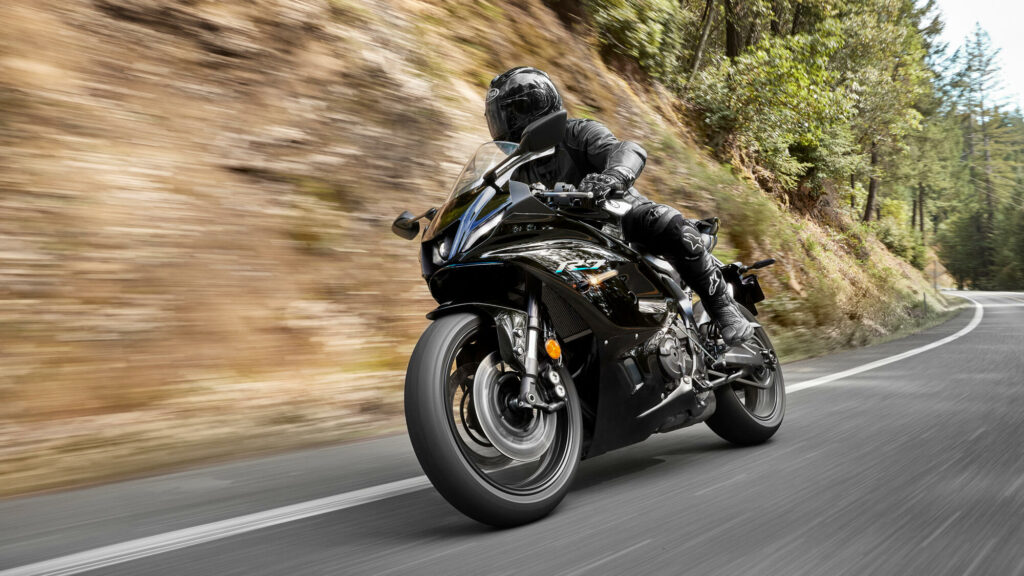 YAMAHA R7