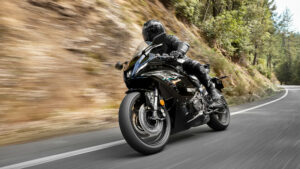 YAMAHA R7