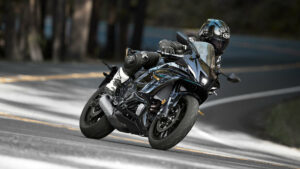 YAMAHA R7