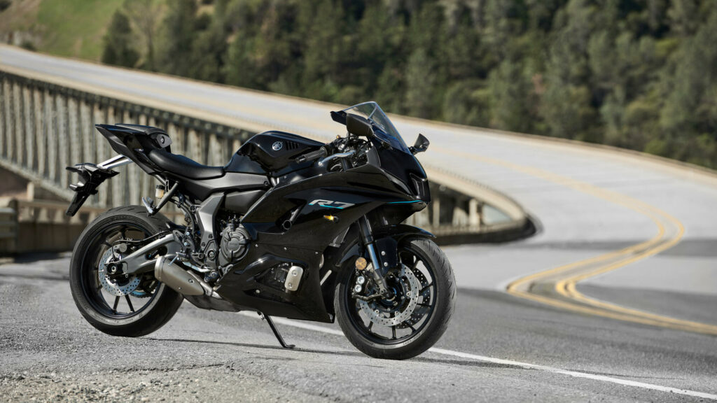 YAMAHA R7