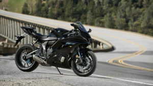 YAMAHA R7