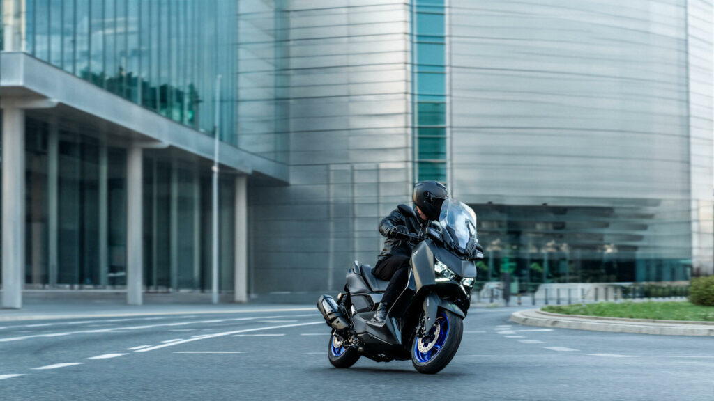 YAMAHA XMAX 300