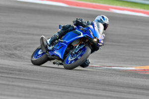 YAMAHA R3