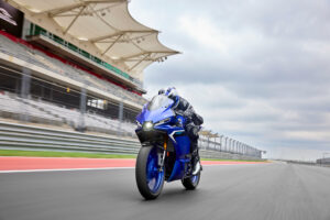 YAMAHA R3