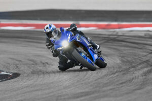 YAMAHA R3