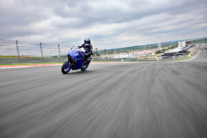 YAMAHA R3