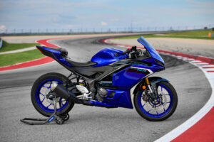 YAMAHA R3