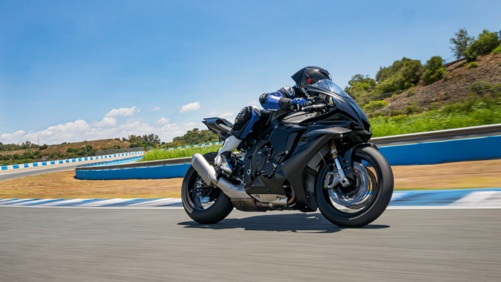 YAMAHA R1 RACE Tech Black