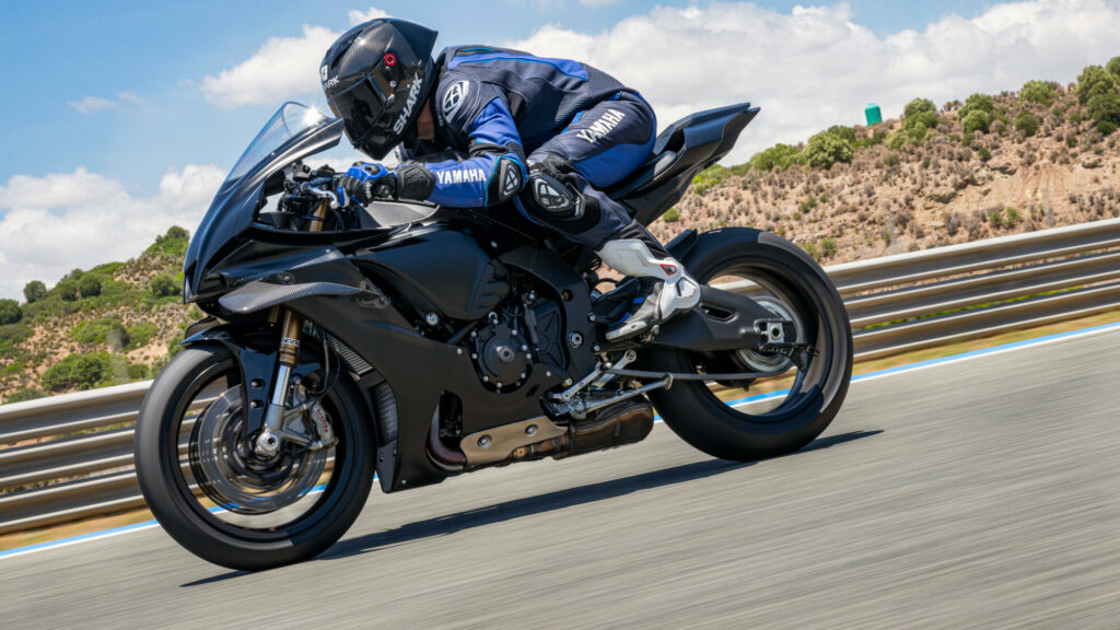 YAMAHA R1 RACE Tech Black