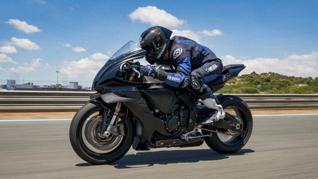 YAMAHA R1 RACE Tech Black