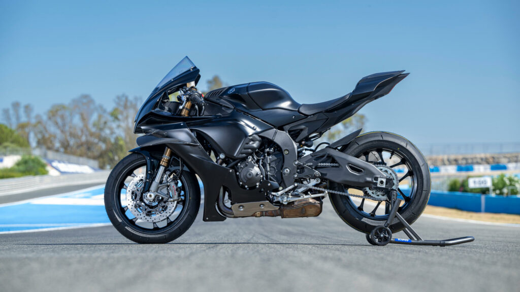 YAMAHA R1 RACE Tech Black