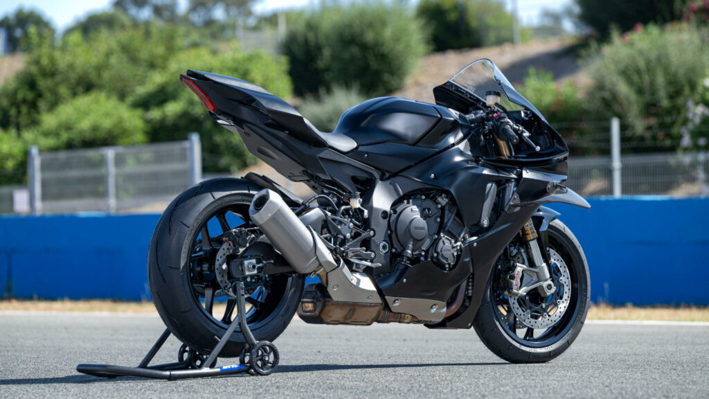 YAMAHA R1 RACE Tech Black