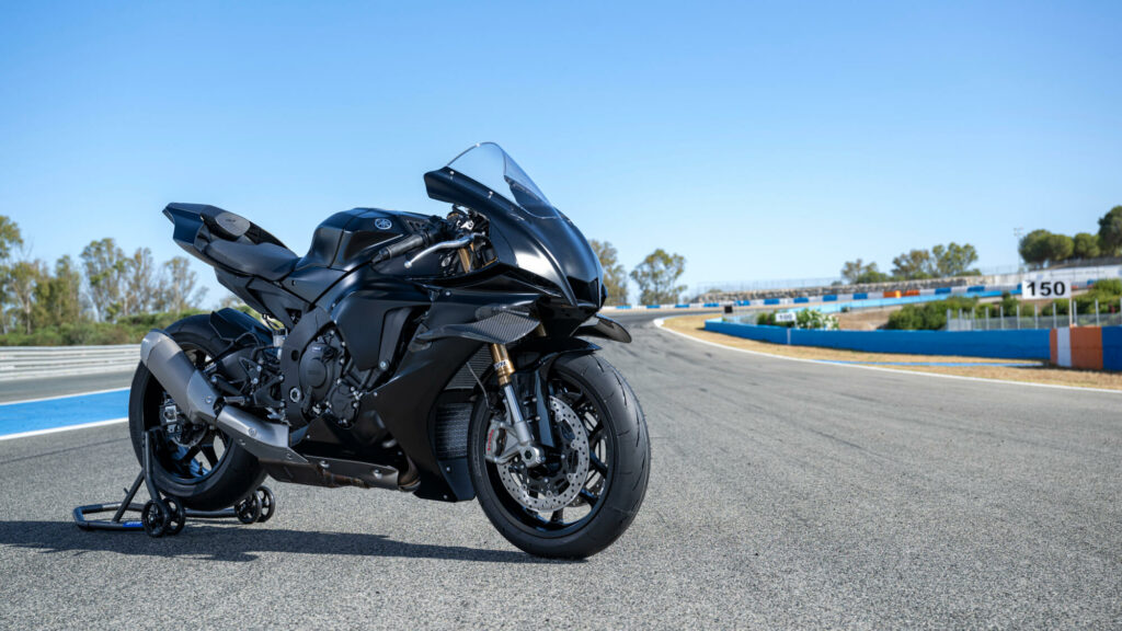 YAMAHA R1 RACE Tech Black
