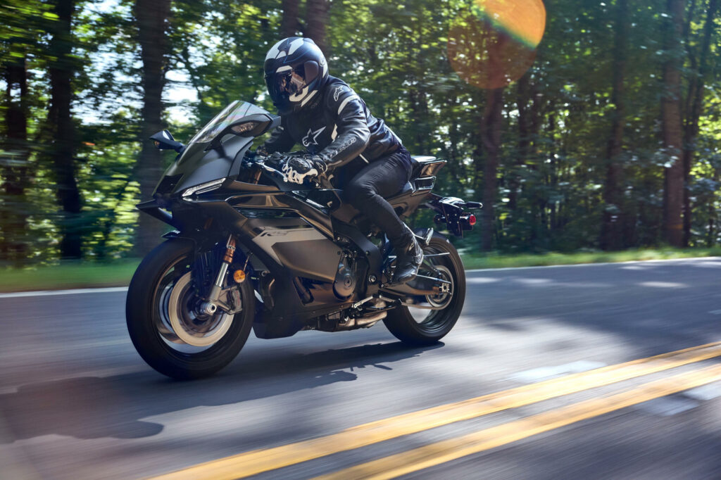 YAMAHA R9