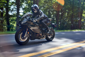 YAMAHA R9
