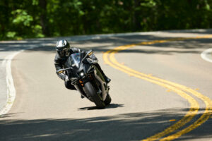 YAMAHA R9