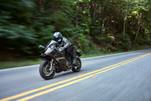 YAMAHA R9