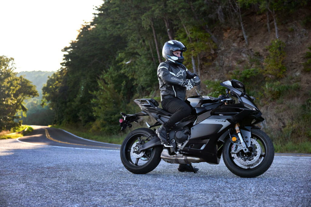 YAMAHA R9