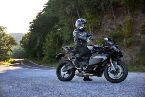YAMAHA R9