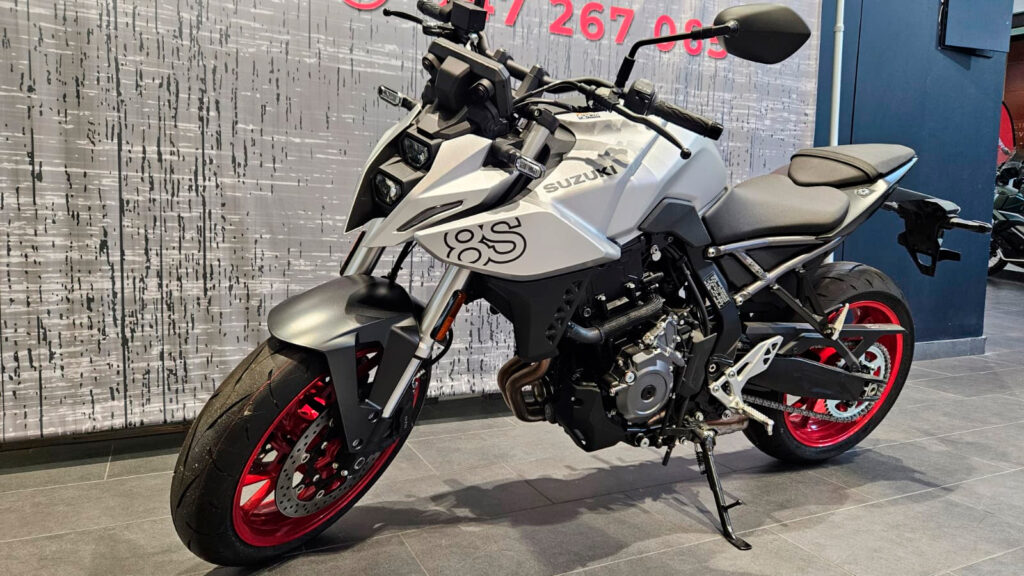SUZUKI GSX-8S