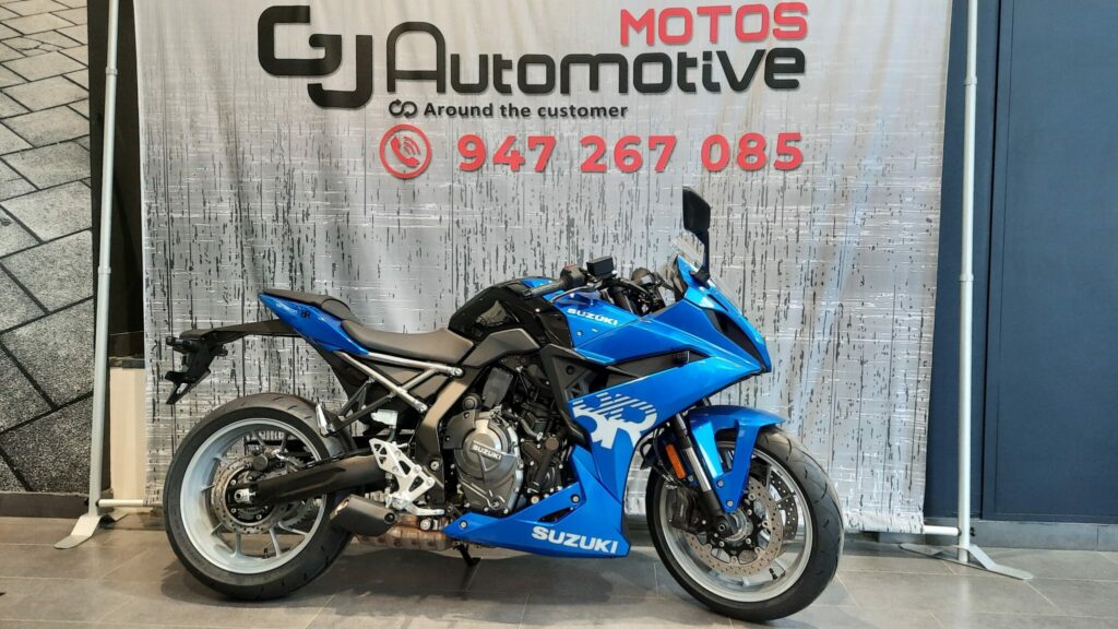 SUZUKI GSX-8R