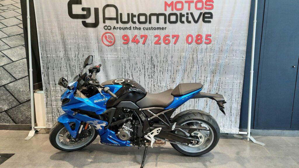 SUZUKI GSX-8R