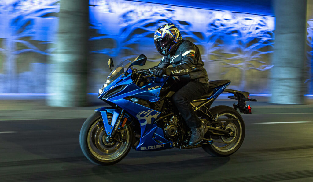 SUZUKI GSX-8R