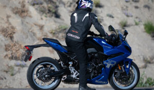 SUZUKI GSX-8R