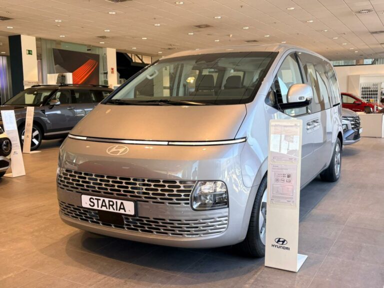 Hyundai Staria 9S HEV 1.6 TGDI 225CV 6AT STYLE