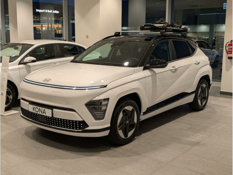 Hyundai Kona EV 150kW 65kWh Black Line Tecno 2C
