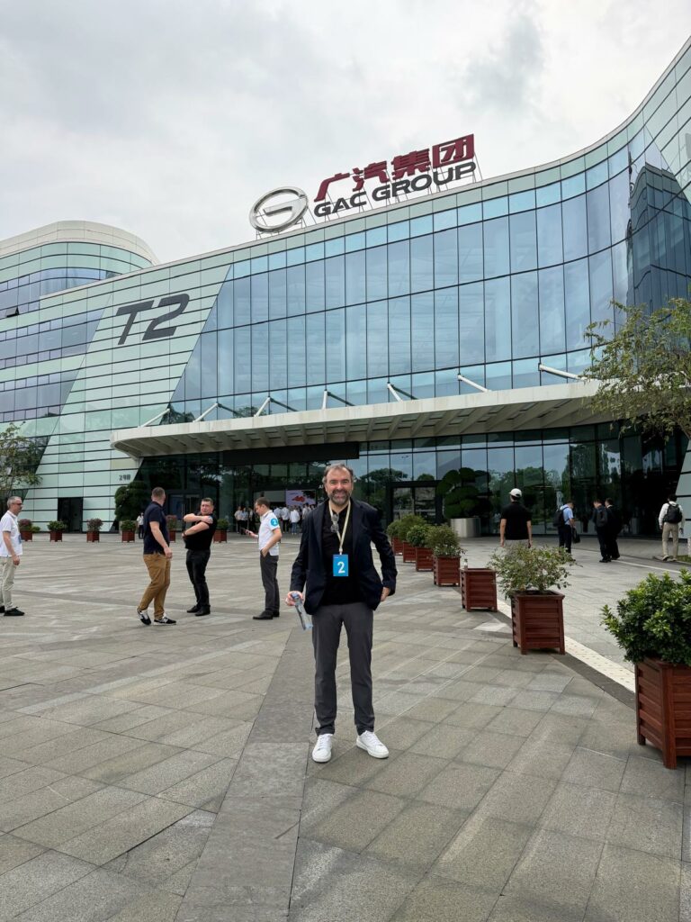 Julián Alonso, presidente de Grupo Julián Automotive firma acuerdo con GAC en China