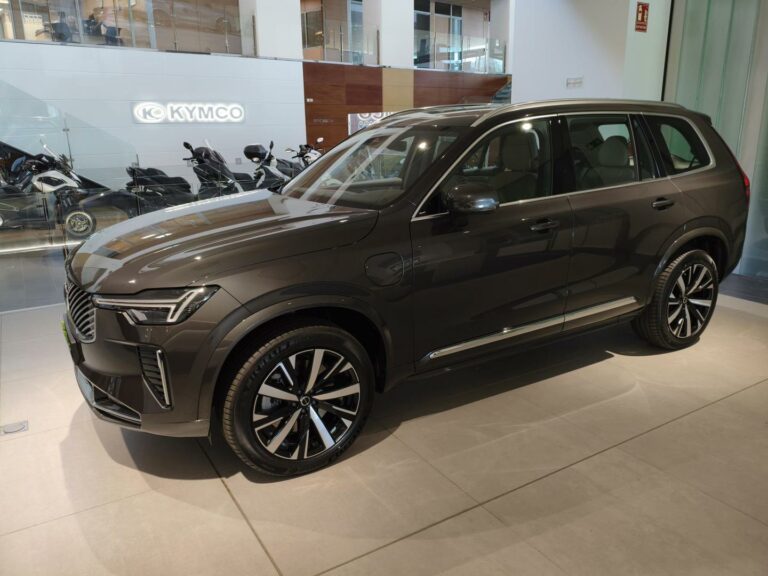 Volvo XC90 2.0 T8 AWD Core Recharge Auto