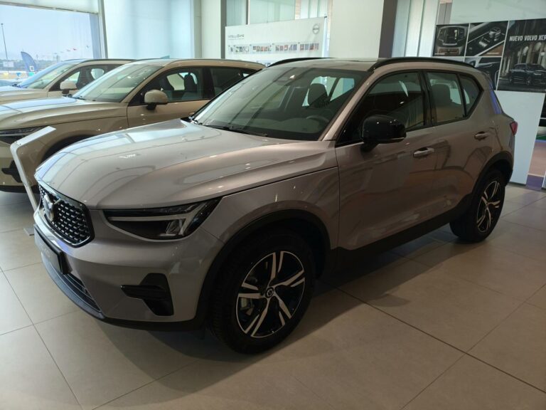 Volvo XC40 2.0 B3 G Plus Dark Auto